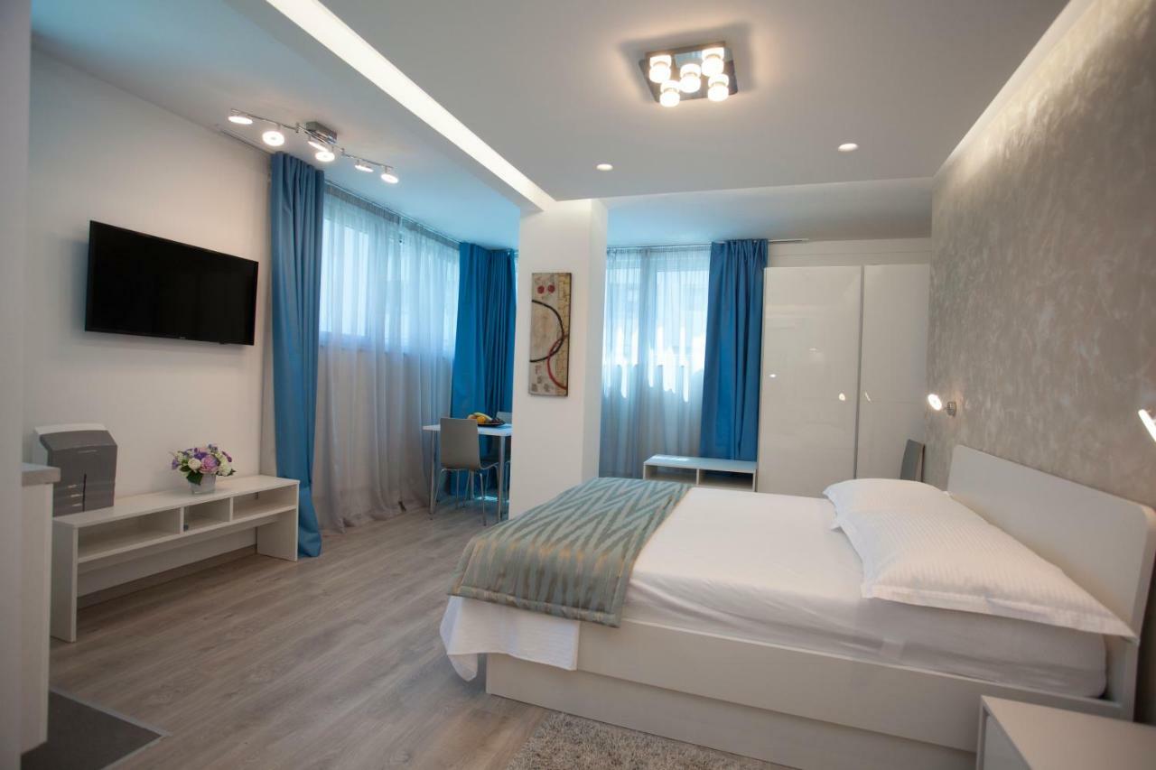 Apartments Lovret Flowers Split Exterior photo